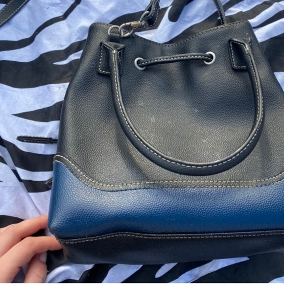 Hand painted leather Tommy Hilfiger bucket Bag - Picture 4 of 4